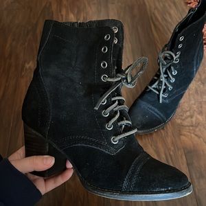 Steve Madden lace up boots
